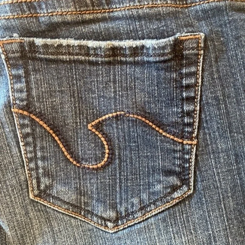 Refuge Brand Blue Jean Shorts | Cropped Jeans. Size 11